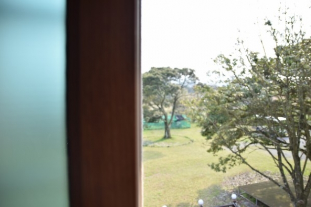 <span class='galleria_span'>창문넘어</span><br /> 

 