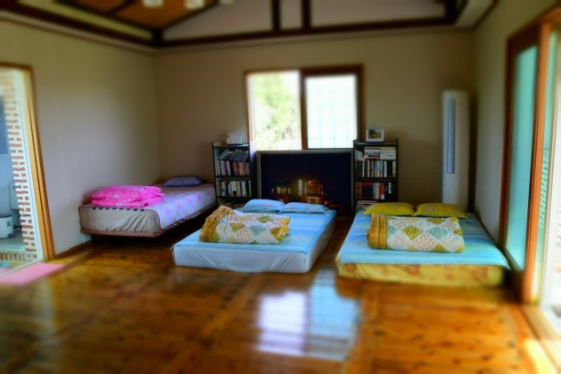 <span class='galleria_span'>침대도 있고 한실도 있고</span><br /> 

 