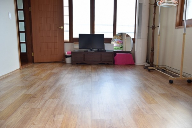 <span class='galleria_span'>작은방</span><br /> 

 
